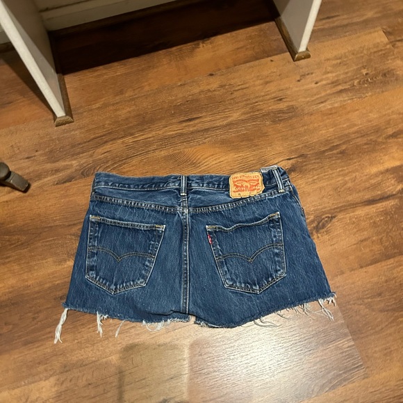 Levi’s button fly 501 frayed jean shorts size 34 waist - Picture 2 of 16